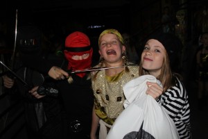2 Ninjas - a Pirate and a Bank Robber!